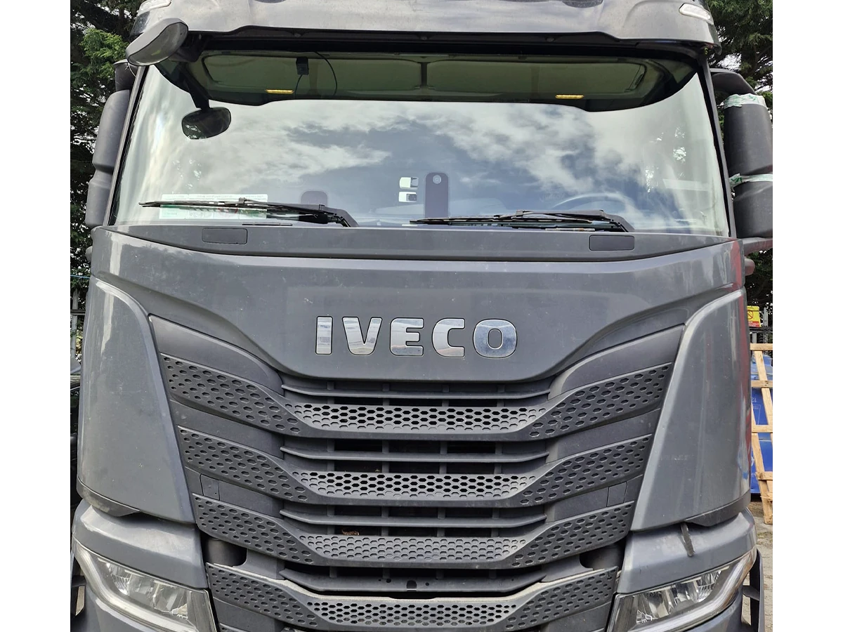 Iveco truck cab windscreen replaced by Mobile Plant Glass