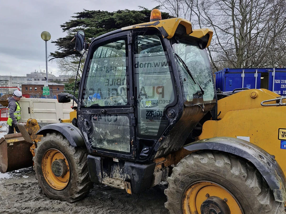 JCB plant machine cab glass replaced by Mobile Plant Glass