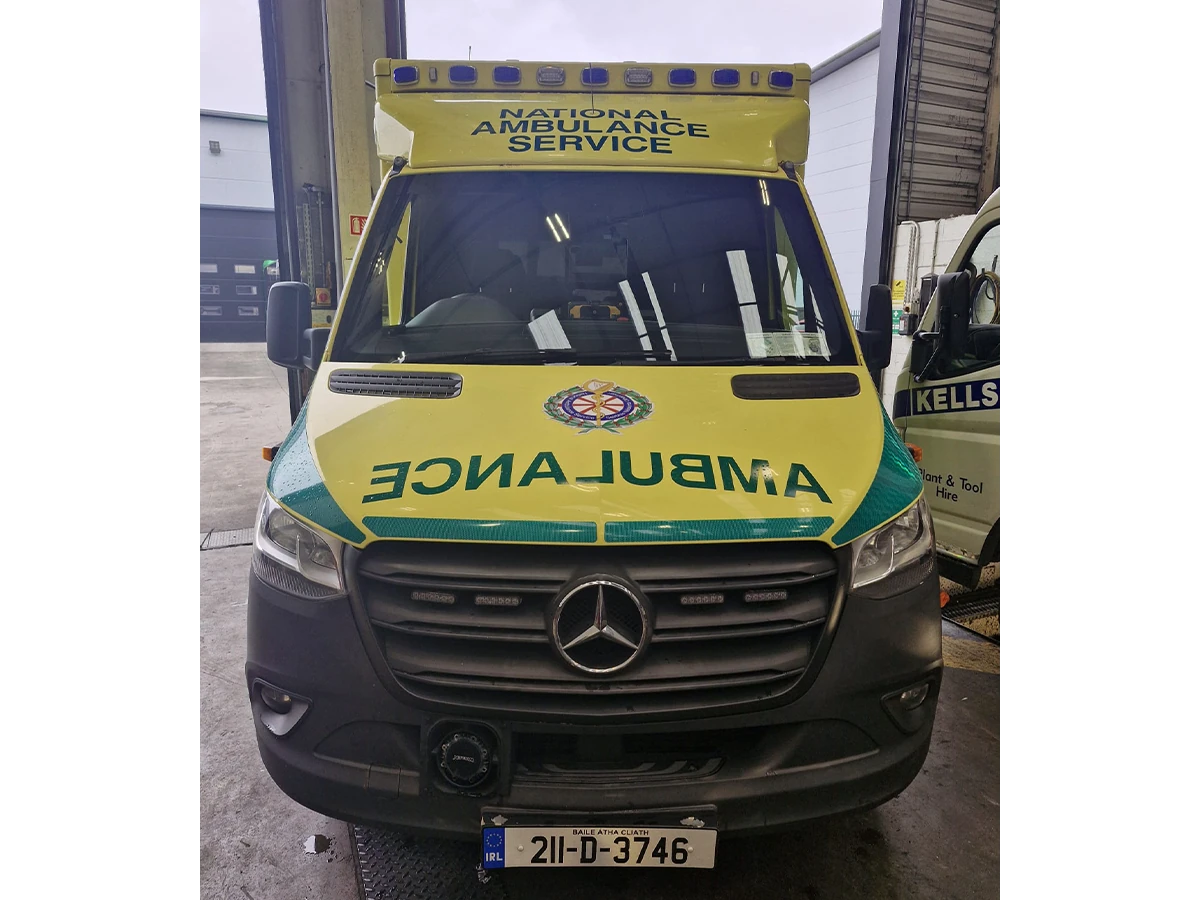 Ambulance windscreen replaced by Mobile Plant Glass