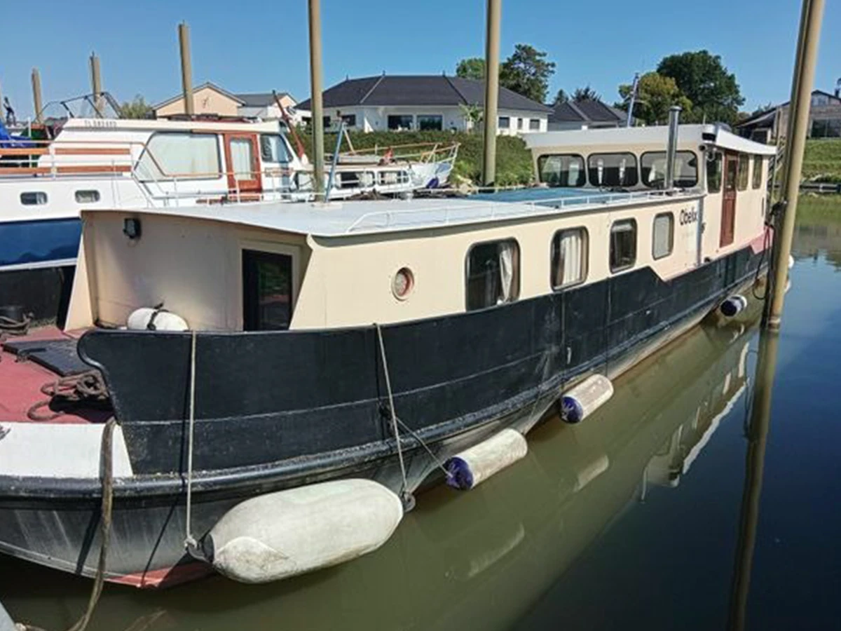 Bespoke flat glass fabricated for a barge wheelhouse