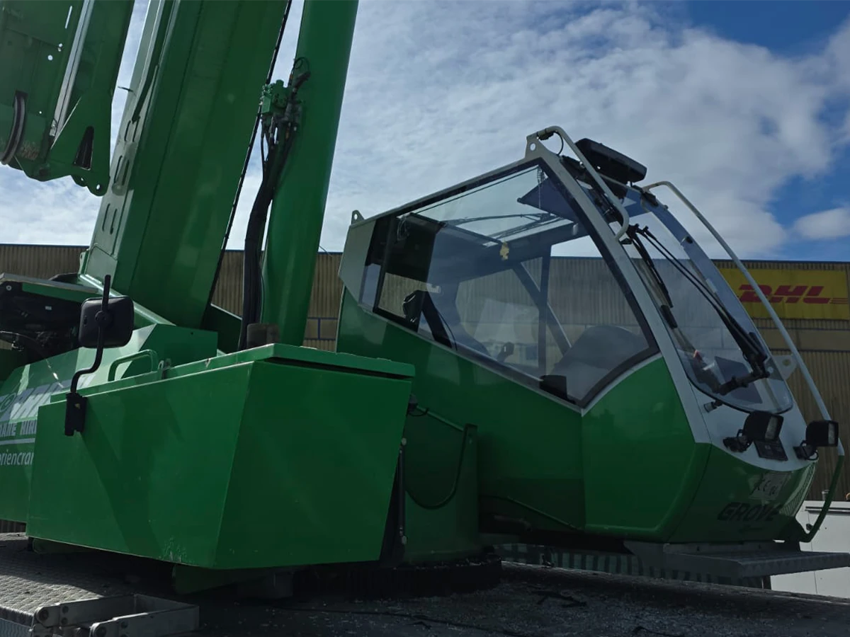 Mobile crane cab glass replaced by Mobile Plant Glass