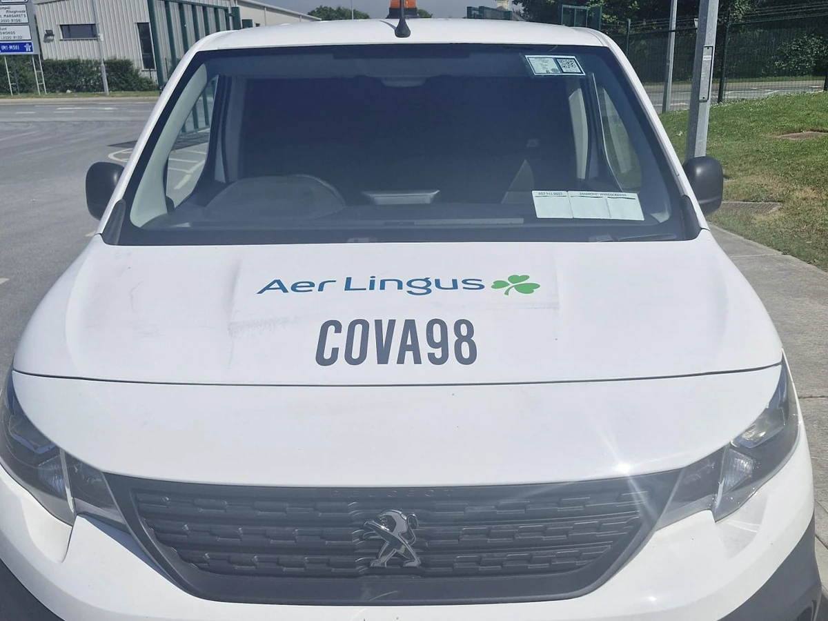 Aer Lingus fleet van with a replacement windscreen fitted by Diamond Windscreens